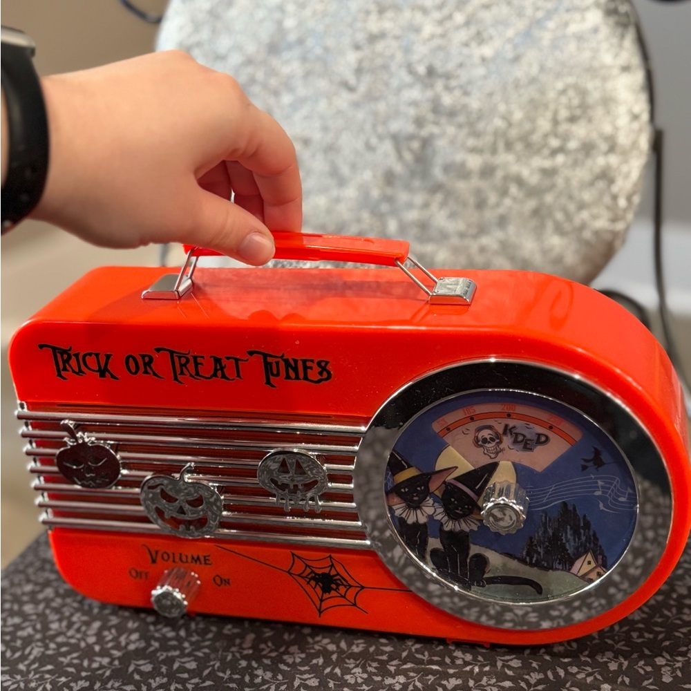 Retro Halloween Portable Radio Decor - Orange - Picture 2 of 5